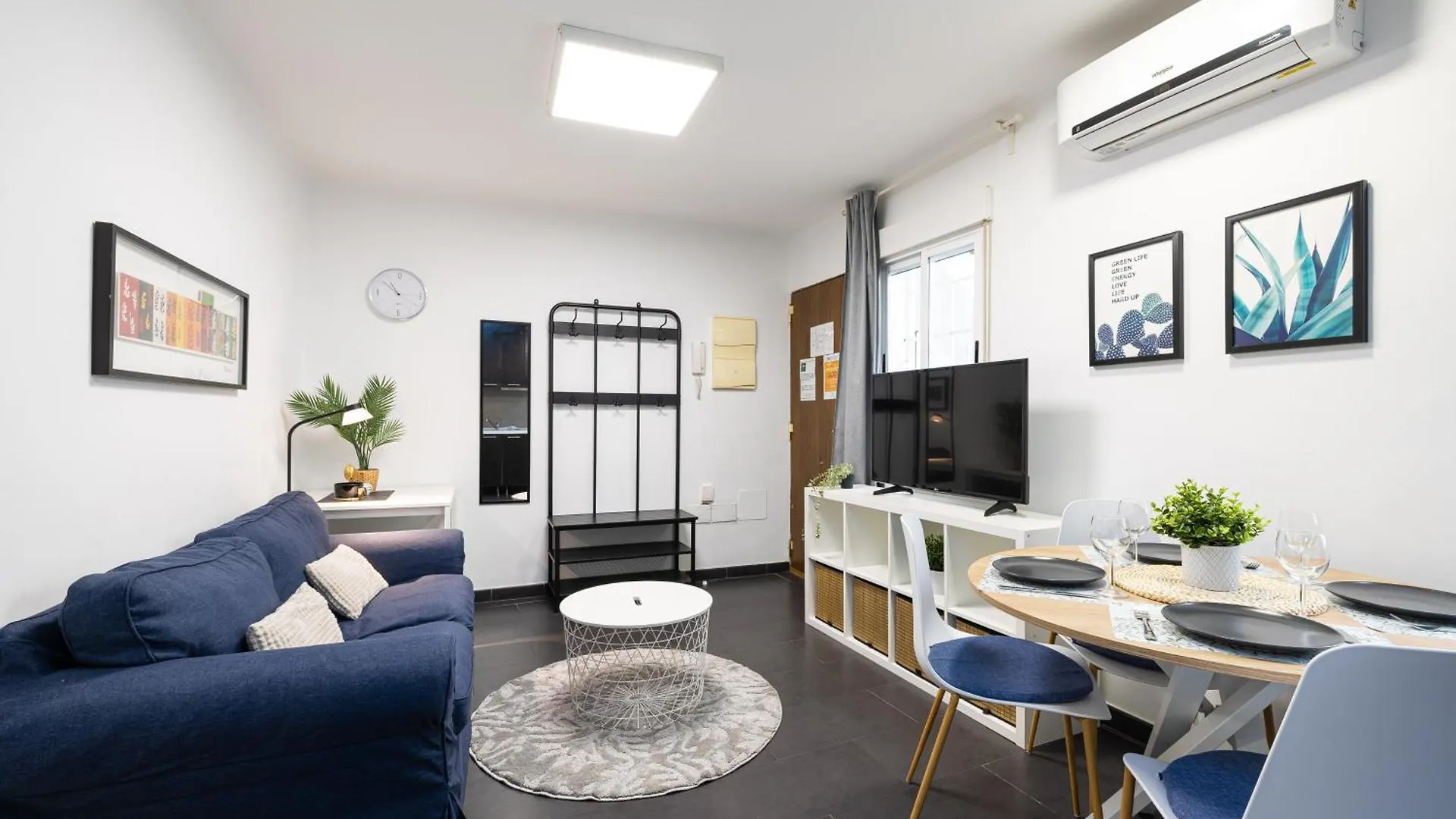 H2M Pasaje Dos Santos Smarttv, Oven, Parking Or location